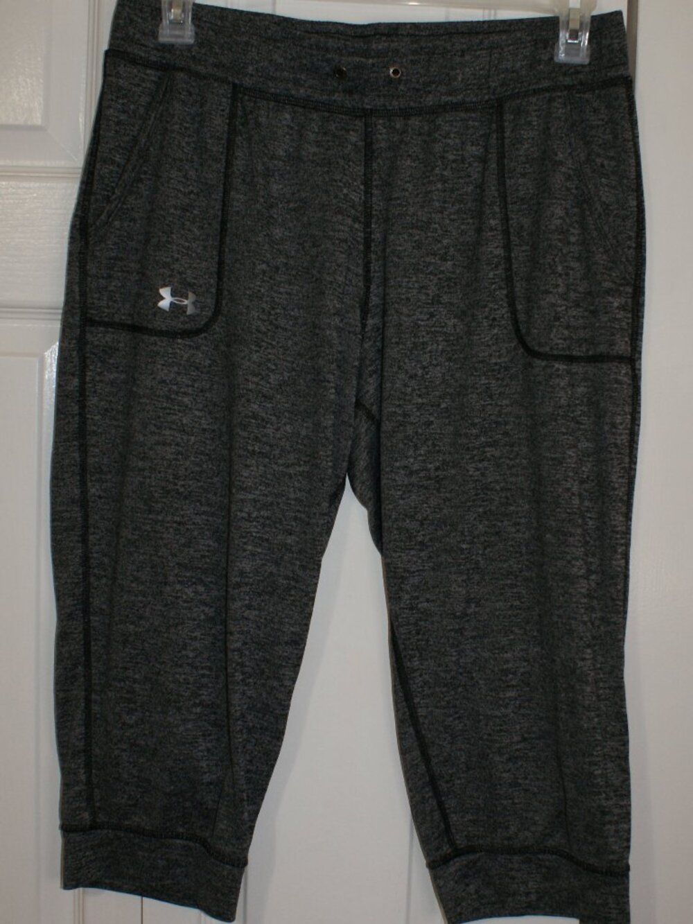 Under Armour Loose Charcoal Capri Jogger Legging - Large EUC